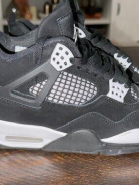 Air Jordan 4 "White Thunder"